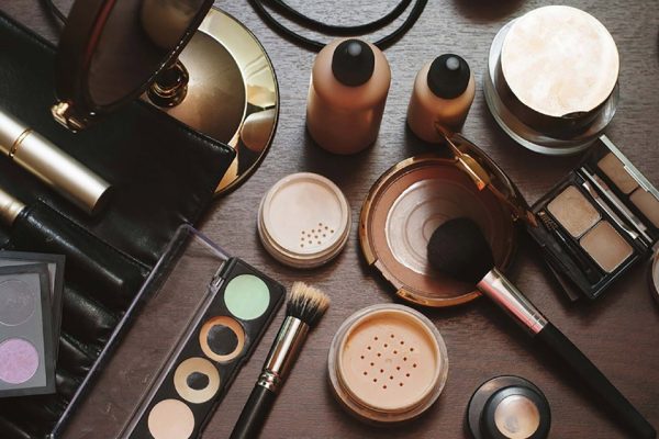 5 Panduan Sehat untuk Pemakaian Make-up yang Aman bagi Kulit 5 Panduan Sehat untuk Pemakaian Make-up yang Aman bagi Kulit