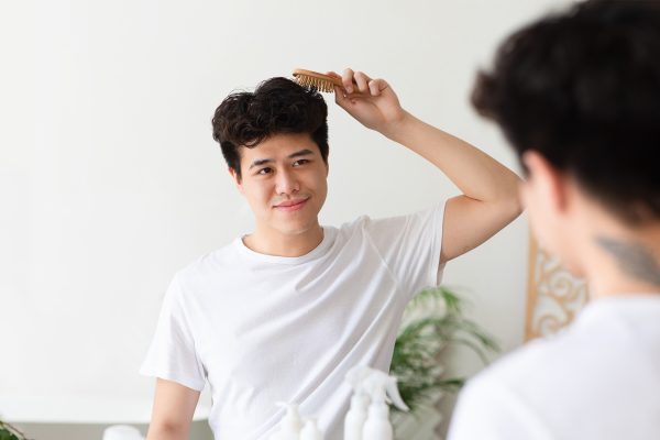 7 Cara Menjaga Kesehatan Rambut Pria dengan Mudah