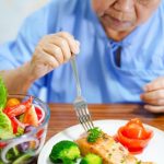 10 Tips Meningkatkan Kesehatan Telinga melalui Pola Makan