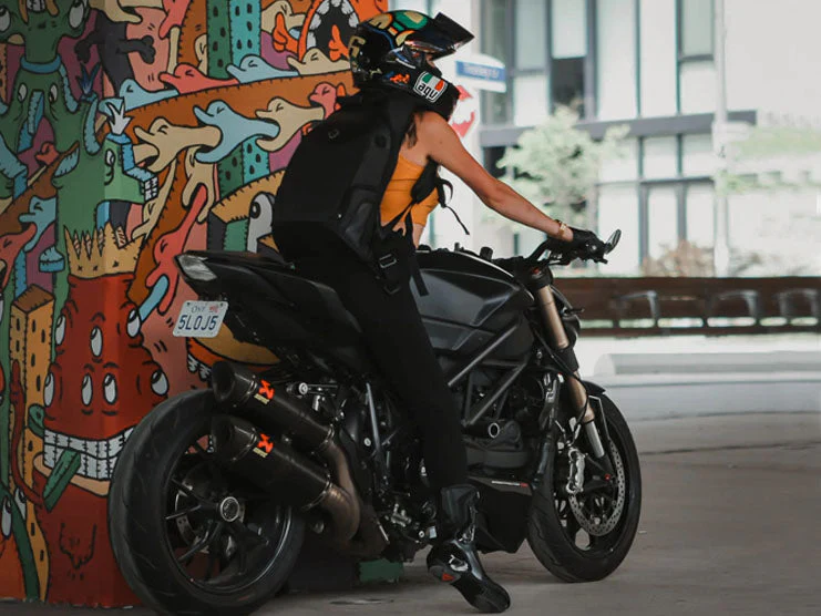 5 Tips Biar Pinggang Gak Capek Saat Naik Motor atau Mobil