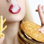 7 Kebiasaan Buruk yang Merusak Kesehatan Bibir