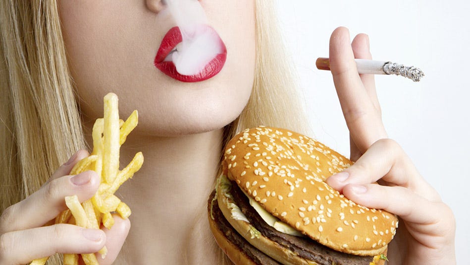 7 Kebiasaan Buruk yang Merusak Kesehatan Bibir