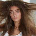 7 Cara Aman Mengatasi Rambut Kusut dan Susah Disisir