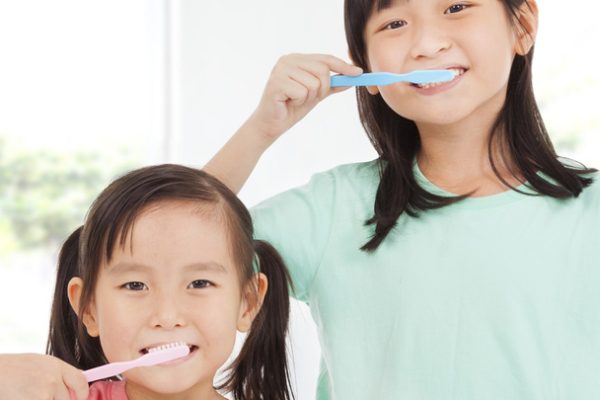 7 Langkah Membersihkan Gigi Anak yang Masih Tumbuh 7 Langkah Membersihkan Gigi Anak yang Masih Tumbuh